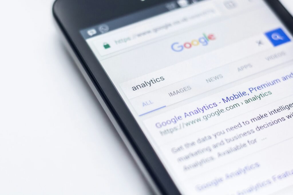 Search Engine zeigt Suchanfrage mit angezeigten Ergebnissen im Browser.