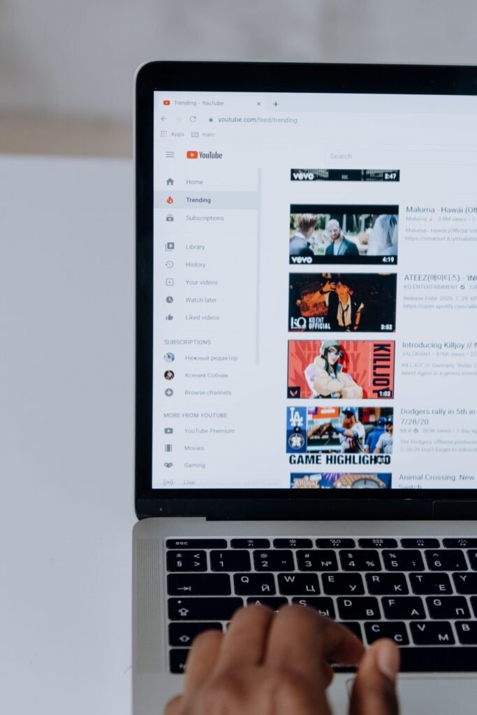 YouTube SEO bei der Optimierung eines Videos.
